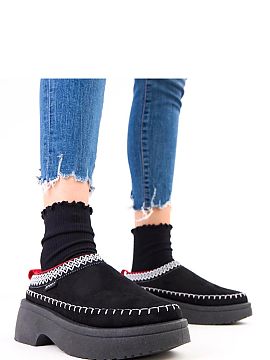 Slippers Solea  Women\'s slip-on slippers with decorative embroidery, combining comfort with an elegant touch. Made of ecological suede leather, they look s