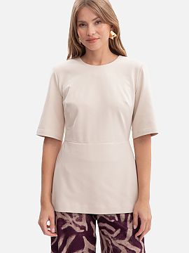 Blouse BeWear  Blouse made of smooth sweatshirt fabric with a weight of 260 g with loop backing, combining comfort with an elegant look. The model has no p