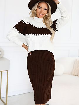 Set Numoco  Stylish chocolate brown sweater set is the perfect combination of comfort and style. The two-piece set consists of a fitted, ribbed skirt wi