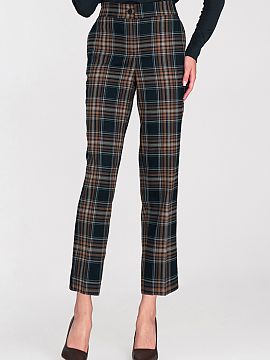 Women trousers Nife  Women\'s trousers with a fitted fit, which subtly emphasize the silhouette. The model has a medium waist and tapered legs that end with a de