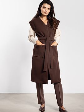 Gilet awama  A long women\'s vest made of soft fleece is the perfect choice for cooler autumn days. The simple, minimalist cut makes it look great with b