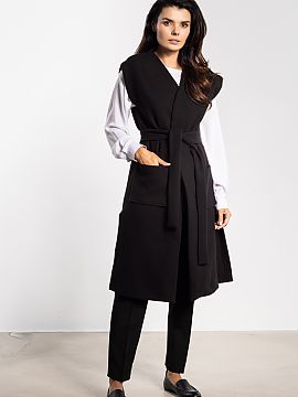 Gilet awama  A long women\'s vest made of soft fleece is the perfect choice for cooler autumn days. The simple, minimalist cut makes it look great with b