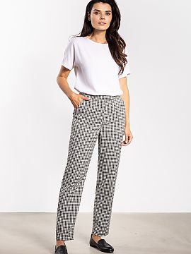 Women's pants awama  Elegant cigarette pants in a timeless checkered pattern combine style and comfort. The simple, fitted cut beautifully shapes the silhouette,