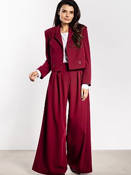 Jacket awama  Stylish jacket with a loose cut combines classic with modern character. The shorter cut gives lightness, and the double-breasted button clos