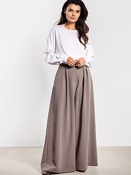 Women's pants awama  Stylish wide-leg pants combine comfort with elegance. The high waist emphasizes the waist and visually lengthens the silhouette, while the f