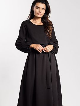 day dress awama  The loose-cut midi dress combines comfort with elegance. The elastic waistband adjusts to the silhouette, and the attached belt further emph