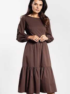 day dress awama  Stylish midi dress with a flared cut combines elegance with feminine charm. The fitted top subtly emphasizes the silhouette, and the waist c