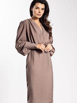 Formal dress awama  A fitted midi dress is a perfect choice for special occasions. The deep V neckline highlights the neck and subtly accentuates the bust, givi