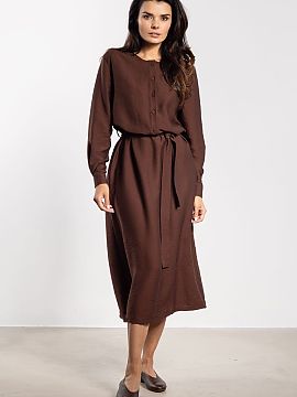 day dress awama  The maxi dress with a simple cut combines elegance with everyday comfort. The ankle-length subtly elongates the silhouette, and the minimali
