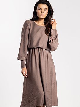 day dress awama  An elegant midi dress with a loose cut combines comfort with feminine style. The looser top harmoniously complements the elastic waistband, 