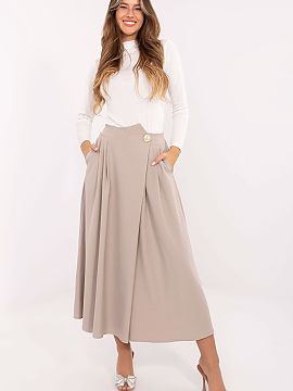 Skirt Rue Paris  This elegant midi skirt is the perfect combination of classic style and comfort, perfect for everyday wear, work, or more formal occasions. 