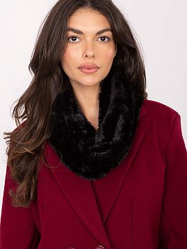 Chimney AT  Stylish and pleasant to the touch fur neck warmer, which will work perfectly on colder days. Made of soft, fluffy material, it provides warm