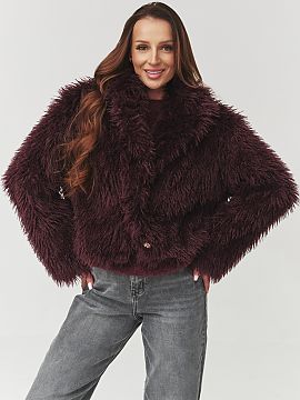 Jacket Makadamia  Your outfits will gain character thanks to our fur women\'s jacket. It stands out with its soft, fluffy fur that not only looks beautiful bu
