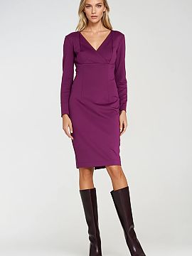 Daydress Nife  Elegant dress with a fitted cut, made of soft and stretchy knit fabric that perfectly shapes the silhouette. The model features a wrap neckl
