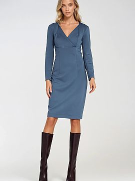 Daydress Nife  An elegant dress with a fitted cut, made of soft and stretchy knit fabric that perfectly complements the silhouette. The model features a wr