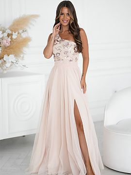 Long dress Bicotone  The fitted top emphasizes the waist, while the long, flowing skirt visually slims the silhouette. The stunning slit adds lightness and freed