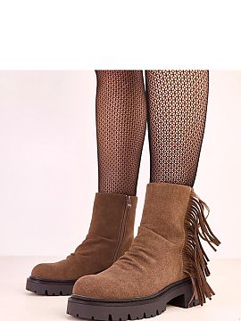 Botki Solea  Stylish ankle boots on a thick sole that combine comfort with a striking style. Made of high-quality faux suede leather, they look stylish a