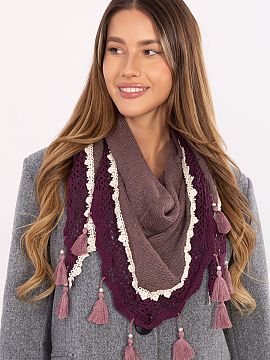 Scarf AT  Elegant and feminine triangular scarf with a varied texture of material, made of delicate viscose, which is pleasant to the touch and lightw