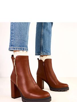 Heeled boots Solea  Stylish ankle boots made of high-quality eco-leather, combining elegance with the comfort of everyday wear. The model is decorated with a de