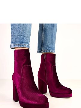 Heeled boots Solea  Elegant ankle boots with a delicate sheen, made of high-quality ecological suede leather. The model delights with the subtle glow of the mat