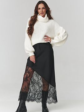 Skirt Makadamia  Bet on a style that combines femininity with a modern character. An asymmetrical skirt with a delicate lace insert is a model that catches t