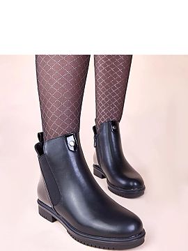 Botki Solea  Elegant women\'s ankle boots made of high-quality synthetic leather, with a patent leather back and an elastic insert on the outer side, pro