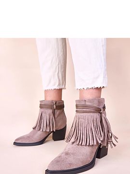 Heeled boots Solea  Discover the extraordinary dark beige fringed ankle boots on a post adorned with fringes from the renowned brand Gemre. These stylish and el