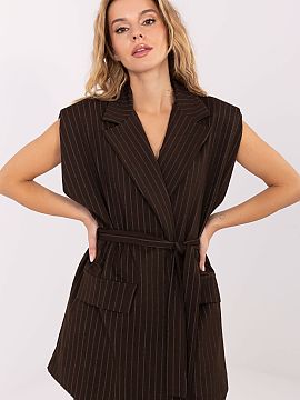 Gilet Rue Paris  Stylish women\'s material vest is the perfect choice for formal occasions and for work when you want to combine elegance and modern form. Th