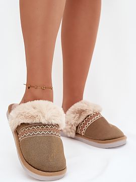 Slippers Step in style  Slippers made of soft fabric are a cozy model created with everyday comfort in mind. The delicate fur and decorative embroidery add charm to