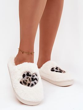 Slippers Step in style  Fur women\'s slippers adorned with hearts are a cozy model perfect for chilly days. The soft insole provides high comfort, and the warm, flu