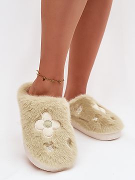 Slippers Step in style  Fur women\'s slippers adorned with charming flowers are the perfect choice for cold, home evenings. They are warm and extremely comfortable,
