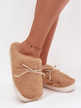 Slippers Step in style  Fur women\'s slippers are the perfect choice for those who appreciate warmth and comfort. The cute bow at the front adds a girlish charm to 