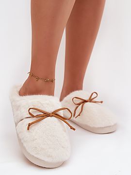 Slippers Step in style  Fur women\'s slippers are the perfect choice for those who appreciate warmth and comfort. The cute bow at the front adds a girlish charm to 