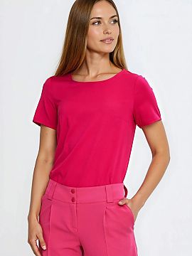 Blouse Nife  Simple and universal blouse with a regular cut, ideal as a base for everyday stylizations. Made of soft, breathable viscose, which gently dr