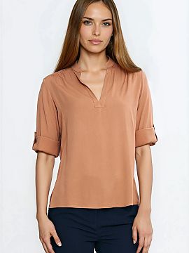 Blouse Nife  Stylish blouse with a regular cut, made of lightweight, viscose material that provides comfort throughout the day. The V-neck subtly accentu