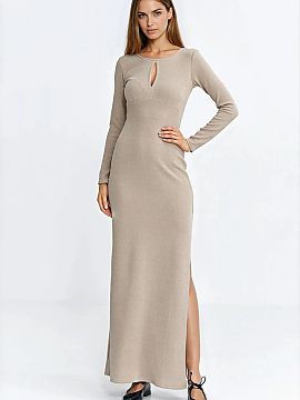 Daydress Nife  The fitted dress in a fit cut, made of ribbed fabric that emphasizes the silhouette. It has a round neckline with a subtle tear below, addin