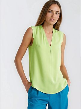 Blouse Nife  The blouse with a regular cut impresses with its simplicity and elegance. Made of pleasant viscose material, providing comfort and freedom o