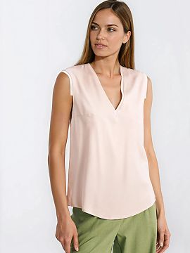 Blouse Nife  The blouse with a regular cut enchants with its simplicity and elegance. Made of pleasant viscose material, providing comfort and freedom of