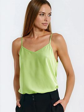 T-shirt Nife  The regular cut t-shirt is a classic that fits into any wardrobe. Made of soft viscose, it guarantees comfort and lightness of the material.