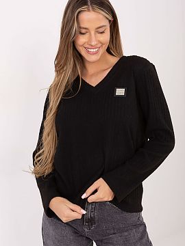 sweter Relevance  This sweater is a perfect choice for women who value comfort and style in their everyday outfits. Made of high-quality cotton with a touch o