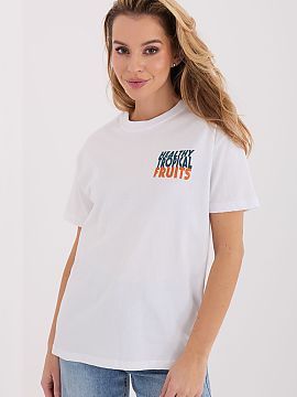 T-shirt Sublevel  Women\'s t-shirt made of breathable, high-quality cotton, perfect for everyday casual styling. The standard length model with short sleeves 