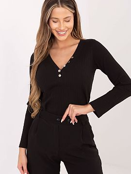 Bluzka Rue Paris  Stylish and comfortable blouse with a casual character, perfect for both everyday wear and work. Made of cotton with added elastane, it prov