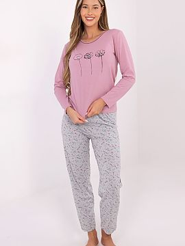 Pyjama Forever Pink  Comfortable and stylish women\'s pajamas made of soft, breathable cotton, perfect for everyday relaxation. The set includes a long-sleeved t
