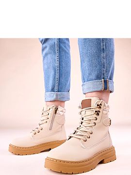 Boots Solea  Discover the beige insulated suede trappers from Selio, which are the perfect choice for cooler days. These universal women\'s trappers offe
