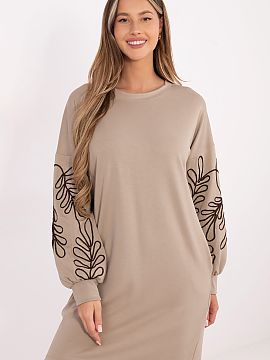 Daydress Rue Paris  This casual dress is the perfect combination of comfort and subtle elegance. It is distinguished by the dominant embroidery on the sleeves, 