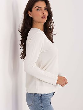 Bluzka Relevance  The daily casual blouse is a comfortable and versatile model that will work great in everyday stylizations. Made of a pleasant to the touch,