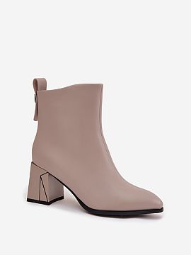 Heel boots Step in style