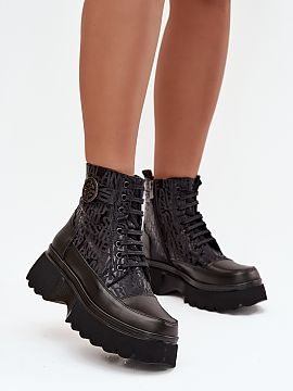 Boots Step in style  Women\'s boots by Artiker are stylish footwear designed for colder days. Made of natural leather, they stand out for their durability and tr