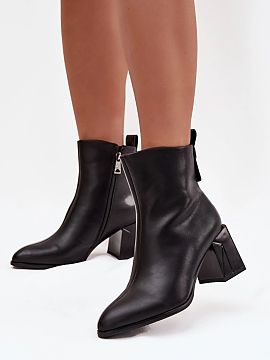 Heel boots Step in style  Women\'s ankle boots made of natural leather are an elegant and practical proposition for the autumn-winter season. The model is set on a st