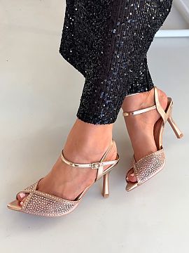 Heeled sandals Step in style